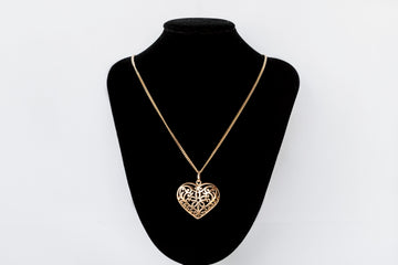 9CT GOLD NECKLACE AND LOVE HEART PENDANT