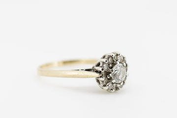 9CT GOLD DIAMOND RING