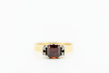 18ct gold ring with Garnet and Diamonds #27432-6