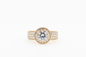 9ct yellow gold ring with stimulant diamonds