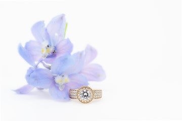 9ct yellow gold ring with stimulant diamonds