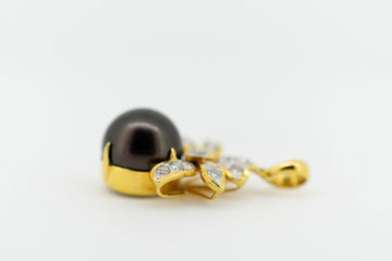 18ct Yellow Gold Black Pearl and Diamond Pendant #35247