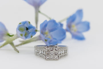 14ct White Gold and Diamond Ring #85g14ct