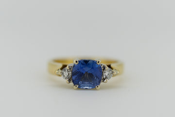 18ct Yellow Gold Blue Tanzanite Ring With Two Side Accent Diamonds #9348