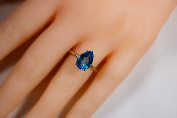 14ct Yellow Gold Pear Shaped Blue Topaz Ring #9359