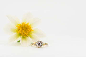 Dora 18ct diamond ring, as new condition