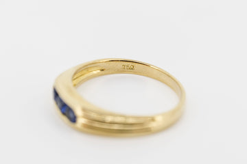 18CT Yellow Gold Ring with Blue 3 Blue Sapphires #SRDS18