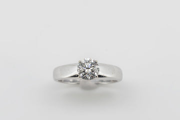 18CT WHITE GOLD DIAMOND RING