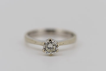18ct White Gold and Round Diamond Ring