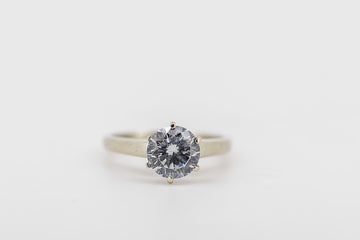 14CT GOLD RING WITH A GLASS IMITATION DIAMOND