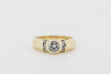 18CT GOLD AND DIAMOND RING
