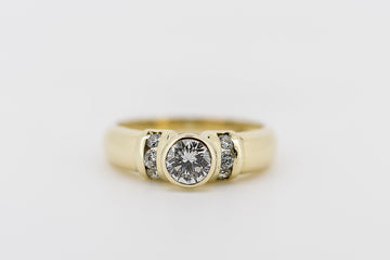 18CT GOLD AND DIAMOND RING