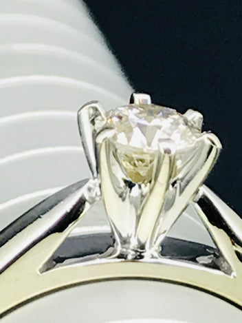 18ct Elegant White Gold Diamond Ring