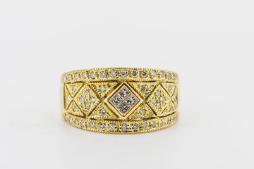 18CT GOLD AND DIAMOND RING
