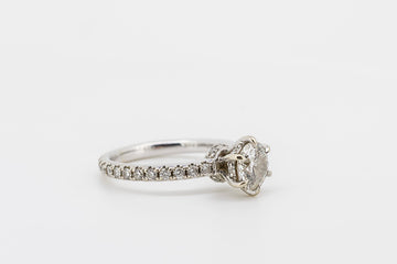 18CT WHITE GOLD AND DIAMOND RING