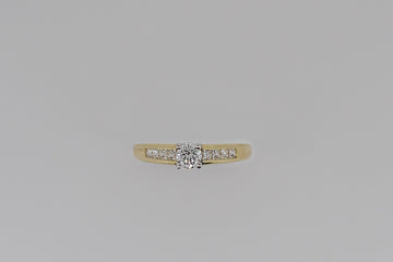 18ct YELLOW GOLD DIAMOND RING