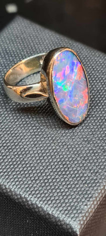 9ct white gold ring with doublet opal 1230