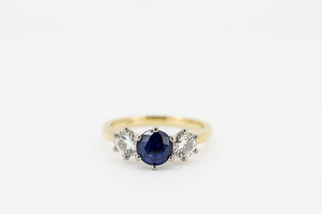 18CT GOLD RING WITH BLUE SAPPHIRE AND DIAMONDS
