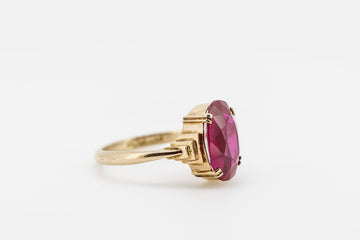 9CT GOLD RING WITH SIMULANT RUBY