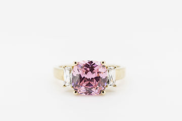 9CT GOLD ANTIQUE RING WITH PINK SAPPHIRE SIMULANT