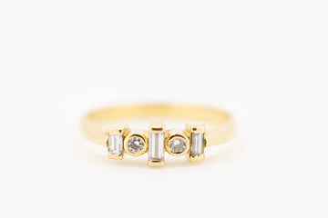 18ct Yellow Gold and Diamond Ring Classic Design
