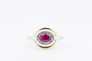 9ct white and yellow gold ring with diamonds and Garnet