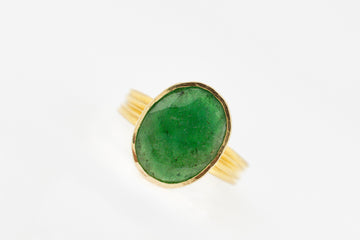 Emerald stone set in 20ct gold ring