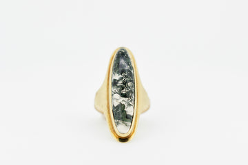 Custom made 14ct gold ring with an quartz stone that is mostly clear.