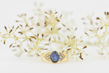 Blue Sapphire ring with diamonds in 18ct yellow gold.