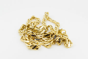 18ct gold chain with unique link. Heavy at 89 grams