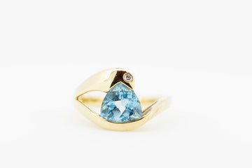 9CT gold ring with Aquamarine and diamond
