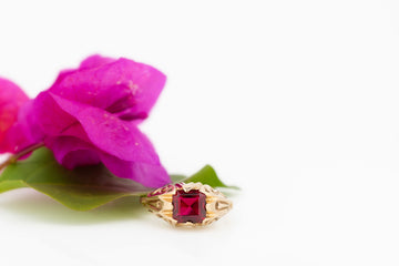 9ct gold vintage ring with rhodonite stone