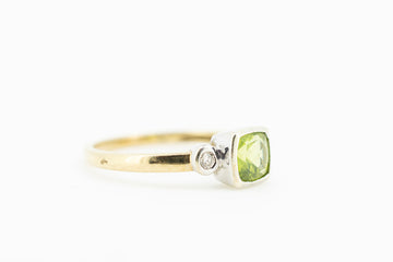 9ct gold ring with Peridot stone #27769