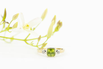 9ct gold ring with Peridot & Diamonds #27769