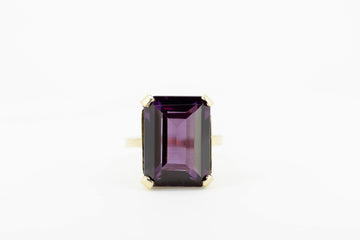 9ct Gold Cocktail ring with Amethyst stone