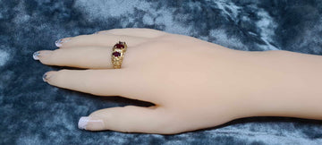 9ct Gold Garnet and Diamond Ring