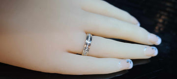 18ct white gold and diamond ring