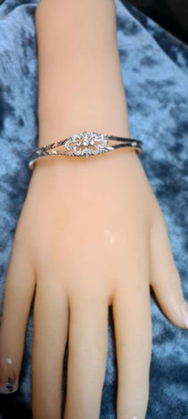 9ct white gold bracelet with diamond