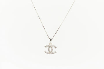 18ct White Gold Coco Chanel Necklace and CC Pendant #8372