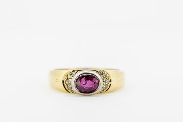 KEV POPE CUSTOPM MADE 18CT GOLD RING WITH DIAMONDS AND A CENTRE RUBY