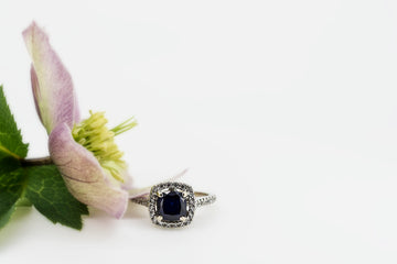 14CT WHITE GOLD HALO RING WITH DEEP BLUE SAPPHIRE & DIAMONDS #K18