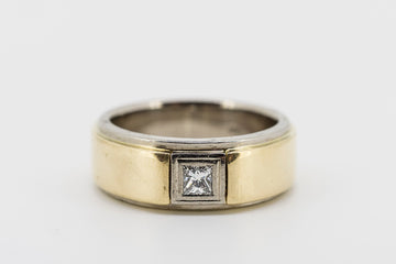 LARGE 18CT WHITE AND YELLOW GOLD MENS RING WITH DIAMOND. HEAVY AT 21 GRAMS