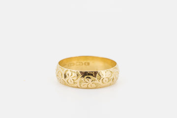 18CT GOLD ANTIQUE RING WITH FLORAL PATTERNING