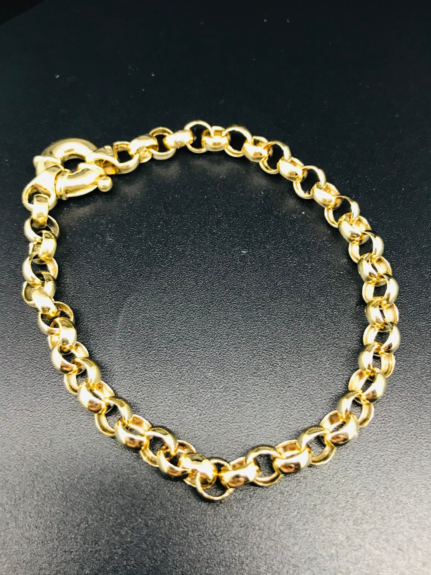 9ct Yellow Gold 19cm Round Belcher Filigree Padlock Bracelet –  Mazzucchelli's
