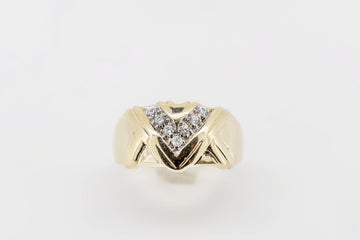 9CT GOLD AND DIAMOND DRESS RING