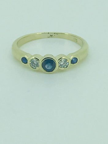 ON SALE! 9ct gold Ring with Sapphire and Diamonds