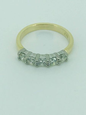 DISCOUNTED! 18ct Gold Diamond Ring. 5 Diamonds 1057