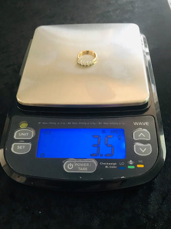 DISCOUNTED! 18ct Gold Diamond Ring. 5 Diamonds 1057