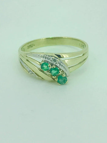 ON SALE! 9ct Gold Ring with Byron Emerald and Diamond 1069