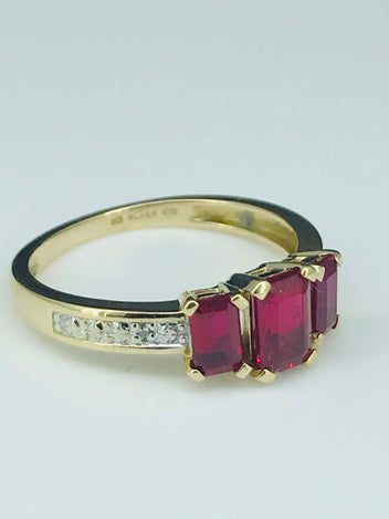 9ct Gold Synthetic Ruby Ring 1087